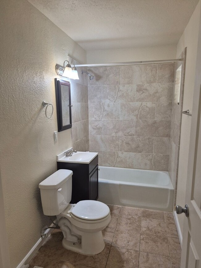 Building Photo - Move In Special $500 Off First Months Rent...