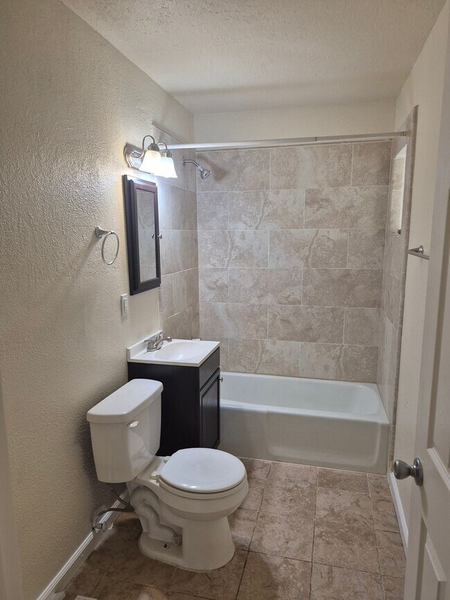 Building Photo - Remodeled 3 Bedroom 2 Bathroom Carmichael ...