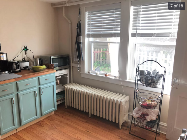 Light filled kitchen - 1524 Washington St