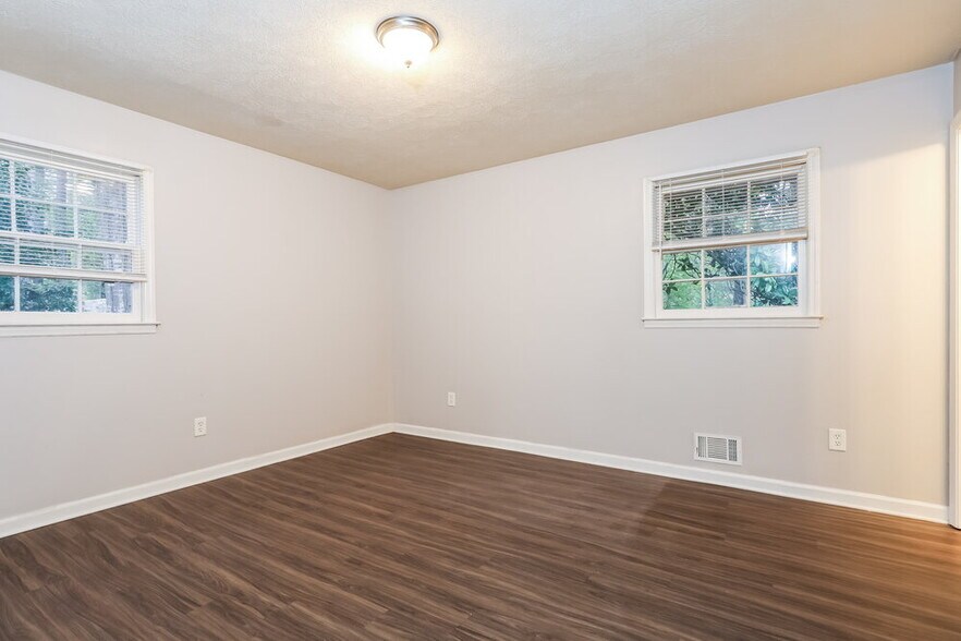 Building Photo - 235 Hurst Point