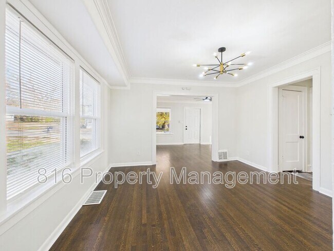 Building Photo - 4542 Chestnut Ave