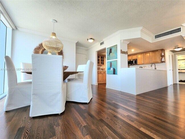 Building Photo - 2030 S Ocean Dr