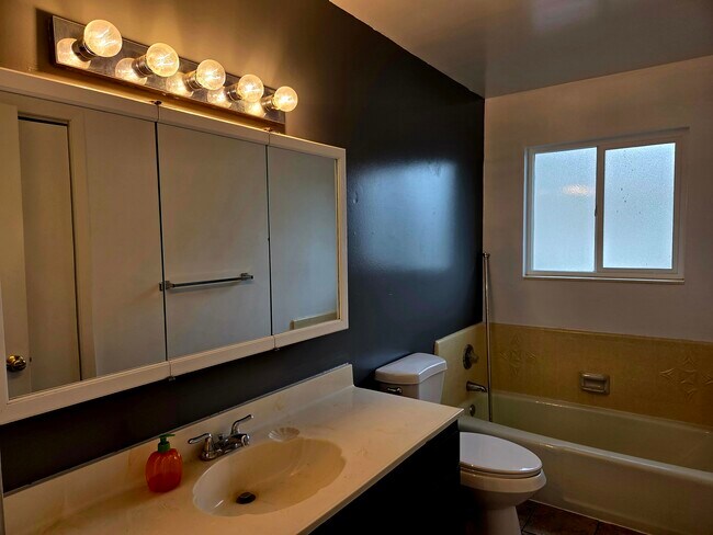 Building Photo - 1968 E 5850 S