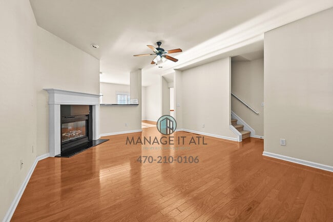 Building Photo - Beautiful and well maintenance three-story...
