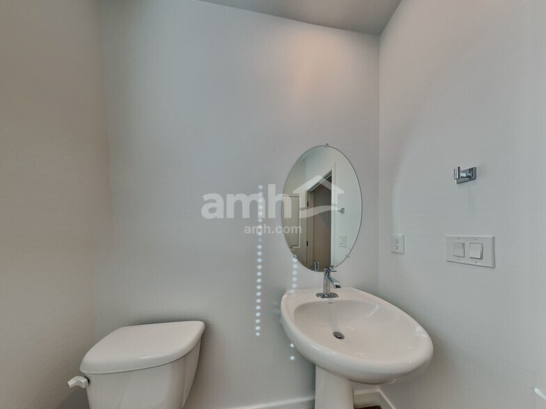 Building Photo - 12528 W Adair Dr