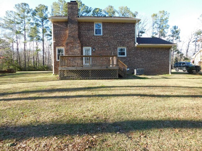 Building Photo - 105 Little Rossie Rd