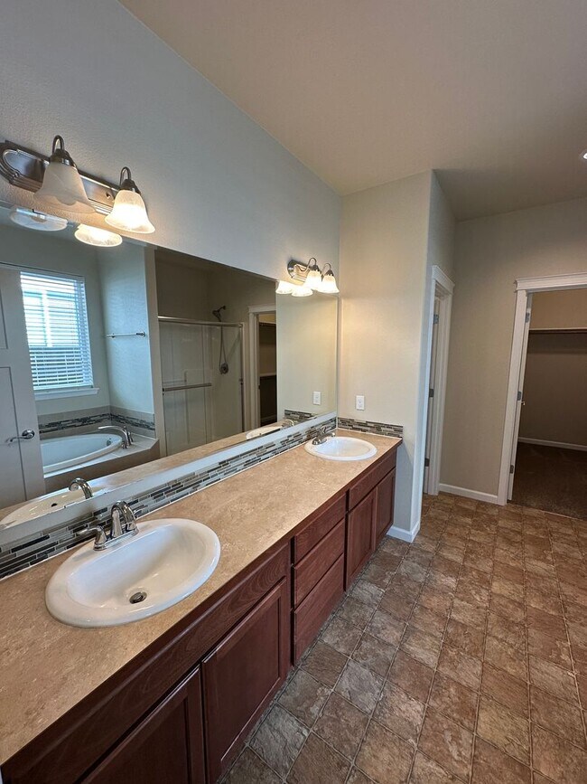 Building Photo - 9546 6th Way SE