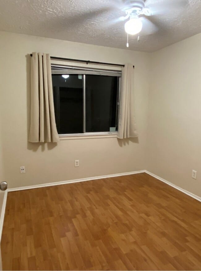 Building Photo - 16939 Cairnloch St