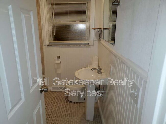 Building Photo - 5757 Cromley Dr
