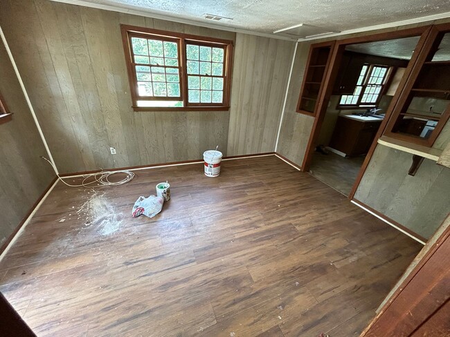 Building Photo - NEWNAN-201 Herring Rd 3 Bedroom 1 Bath