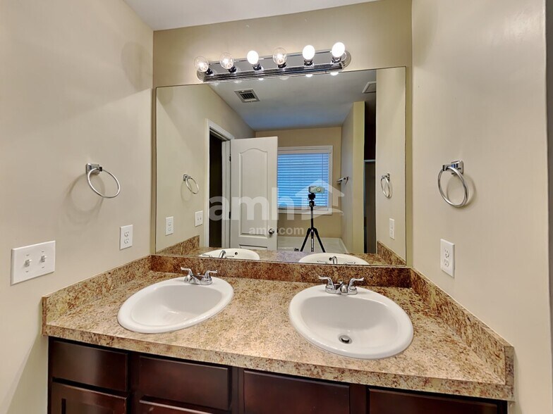 Building Photo - 15 Jeremiah Way