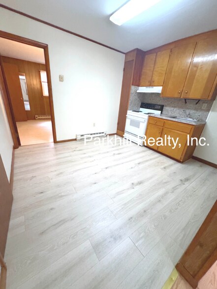 Building Photo - 20 Oakwood Dr