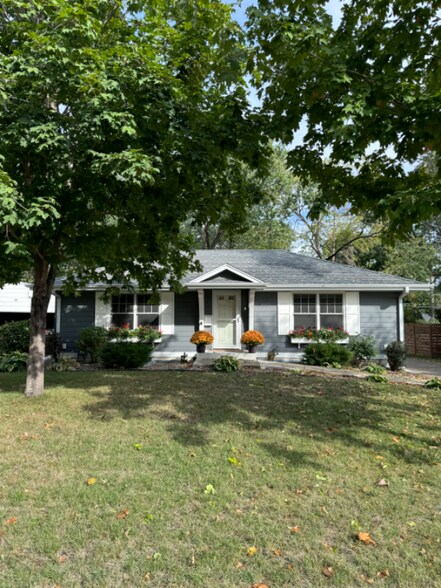 Primary Photo - 6511 Oliver Ave S