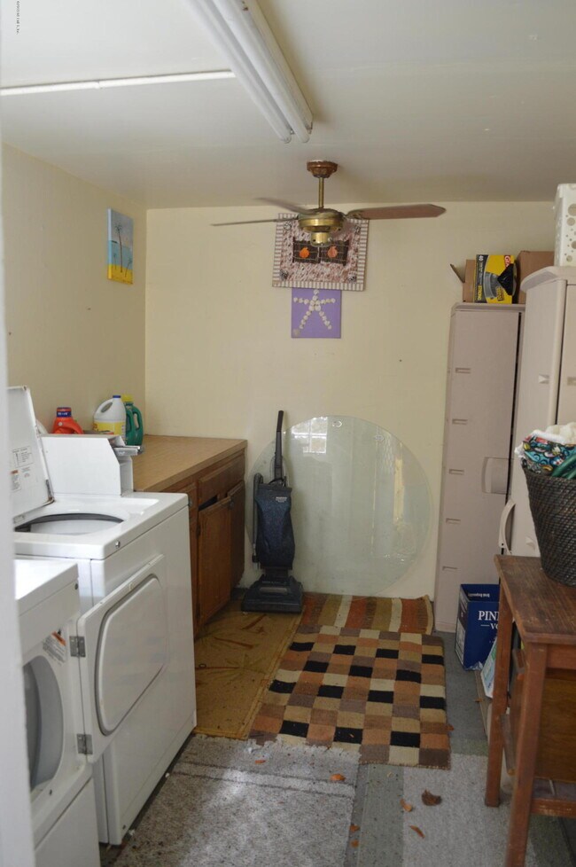 Building Photo - 186 11th St N