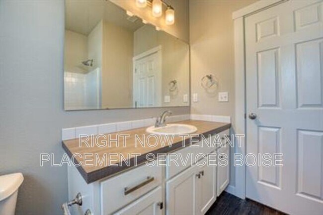 Building Photo - 6818 S Catfish Creek Ave