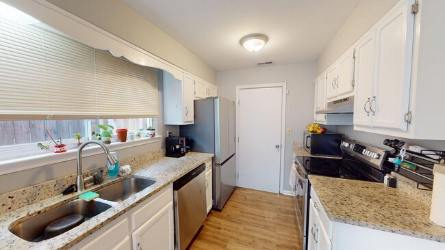 Building Photo - 5472 Chatham Lake Dr