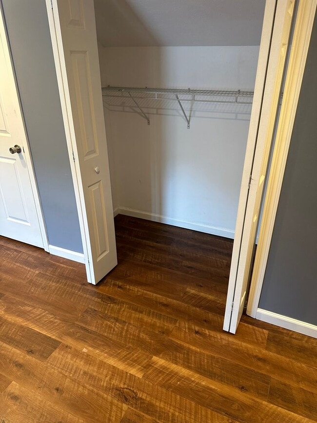 Building Photo - 1807 Jane St