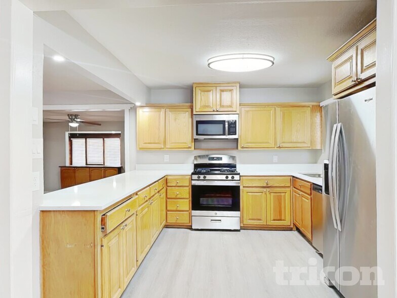 Building Photo - 900 Arizona St SE