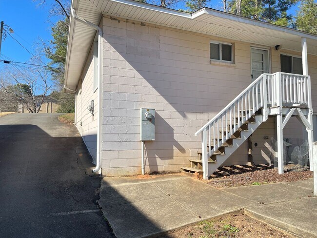 Building Photo - 2719