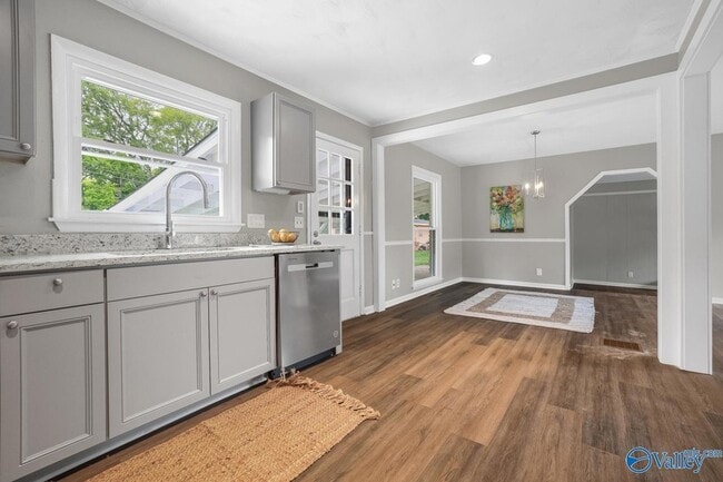 Building Photo - 2017 Shady Ln Dr NW