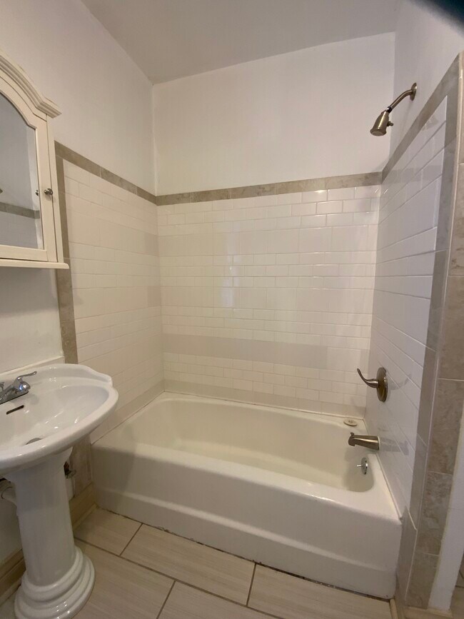 Building Photo - 1911 Ricouard Rd