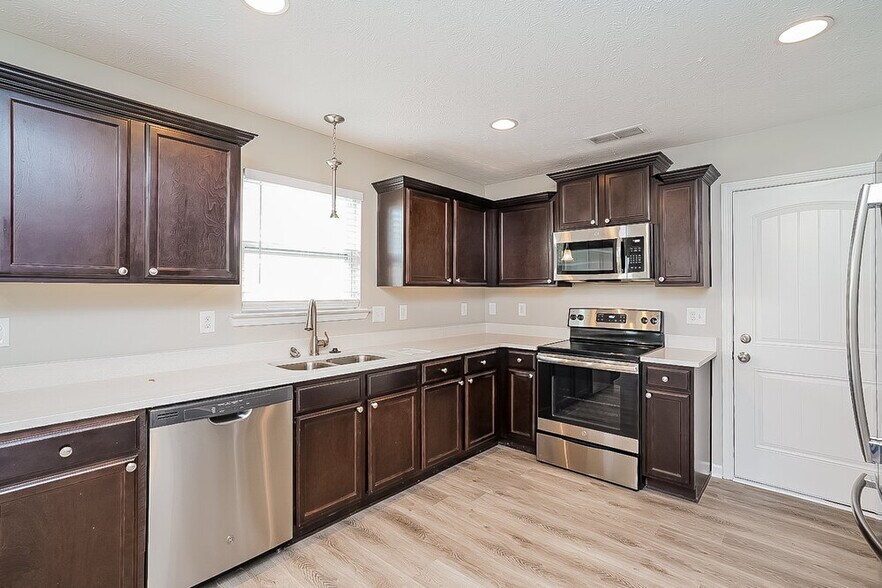 Building Photo - 1732 Elijah Ryan Dr