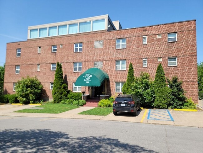 Building Photo - 230 Bellevue St