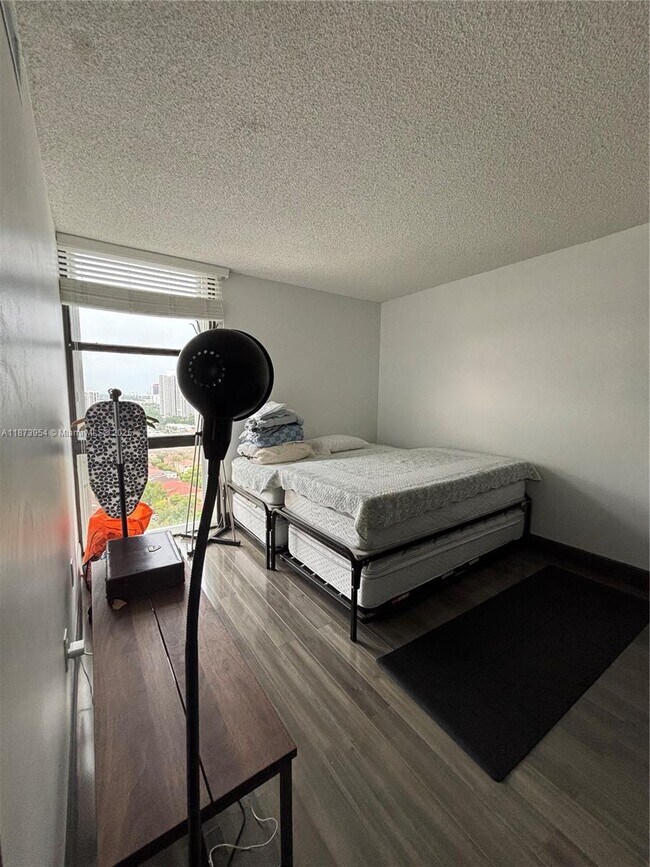 Building Photo - 3675 N Country Club Dr