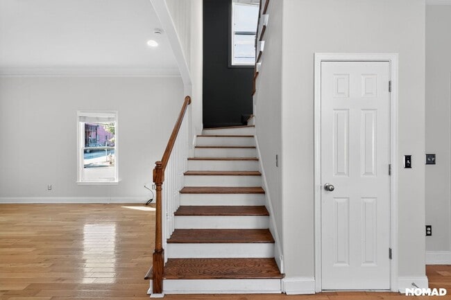 Building Photo - 237 Crumley St SW