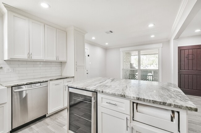 Building Photo - 7623 Yellow Pine Dr