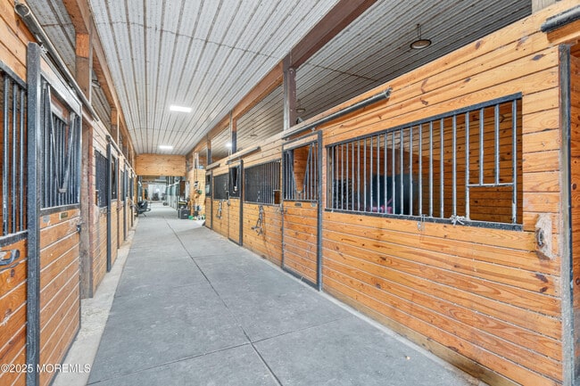 Building Photo - 52 Hill Rd