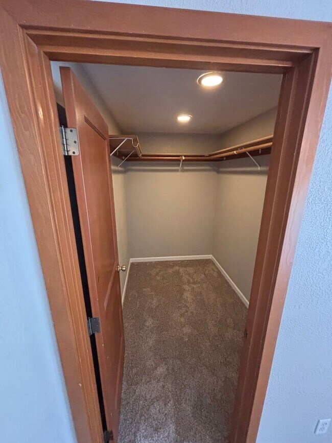 Building Photo - 3052 Gary Dr