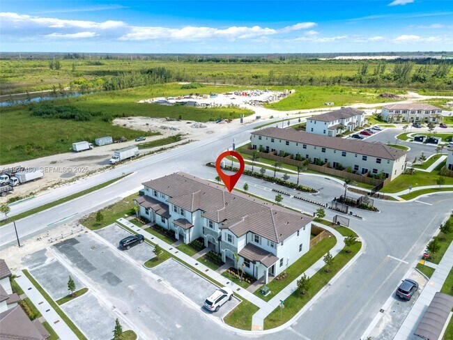 Building Photo - 2665 SE 28th St