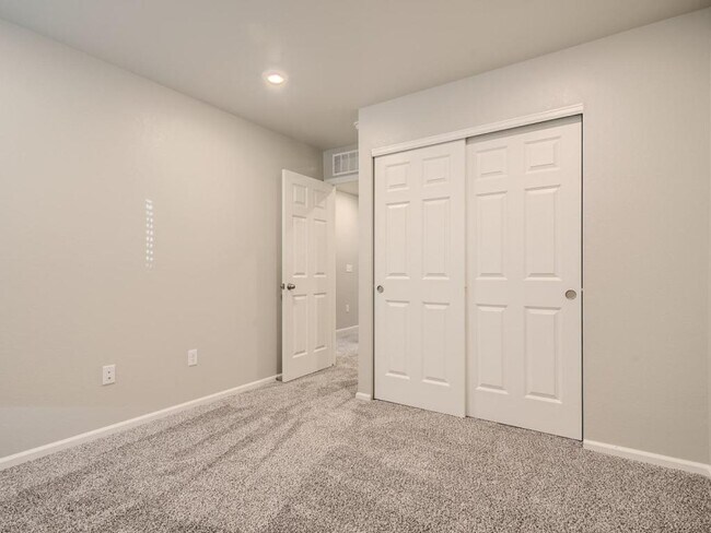 Building Photo - 12225 Creamery St