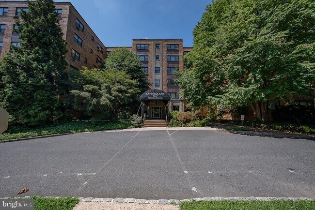 Building Photo - 40 Old Lancaster Rd