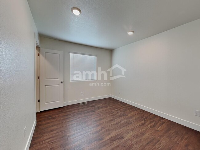 Building Photo - 3975 Ryedale Wy