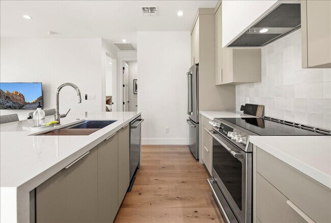 Building Photo - 3631 N 54th Ct