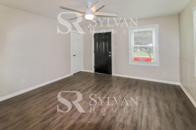 Building Photo - Your dream home is waiting for you. Hurry and Lease today!