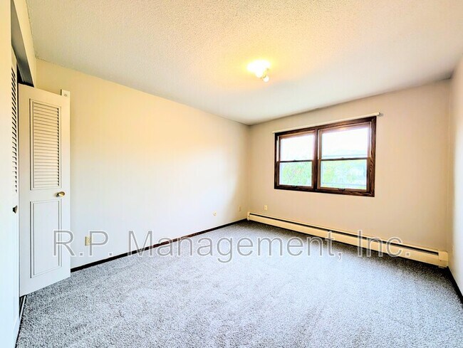 Building Photo - 2700 Dale St N