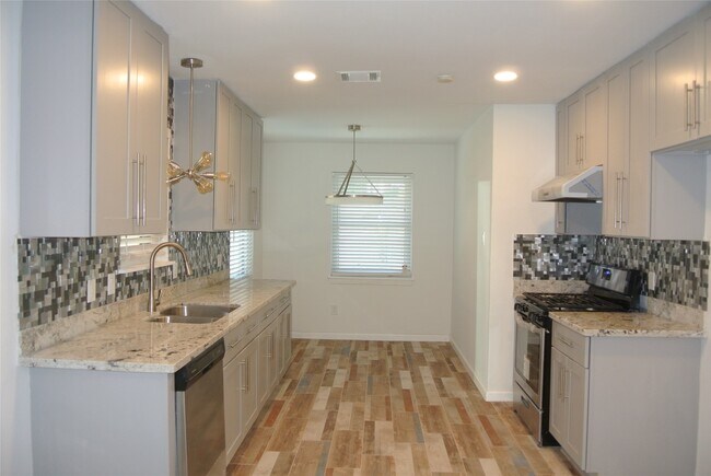 Building Photo - 7911 Greenbush St