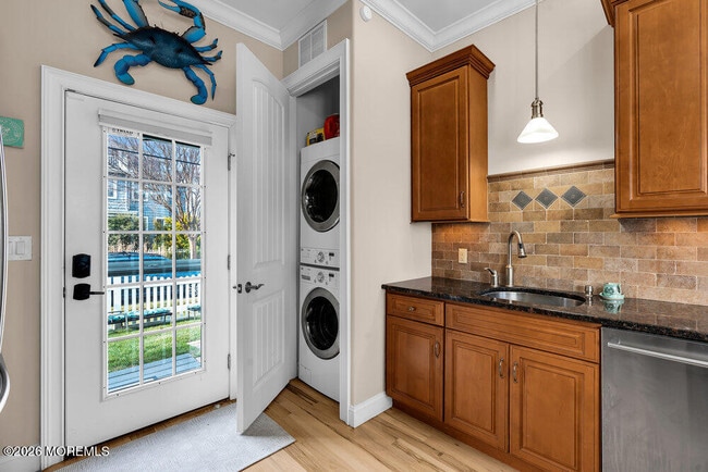 Building Photo - 120 10th Ave