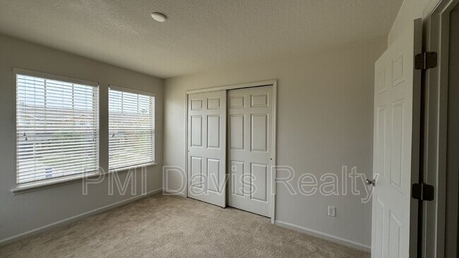 Building Photo - 143 Crete Ct