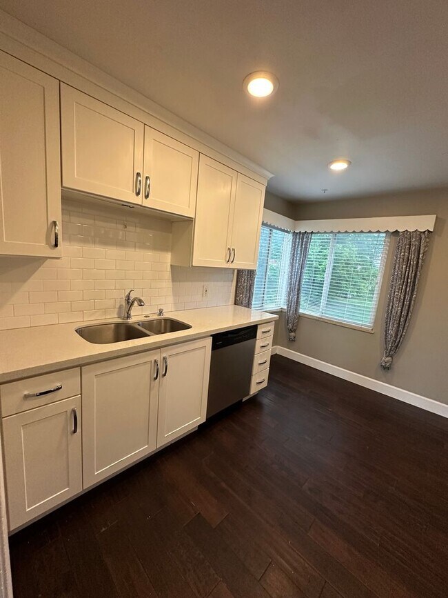 Building Photo - Great 4 Bd Home in Murray