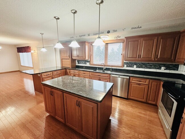 Building Photo - Stunning 6-Bedroom Corner-Lot Home w/ Luxury Finishes & Entertainer’s Layout