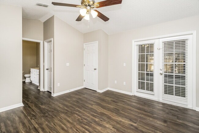 Building Photo - 1045 Piedmont Oaks Dr