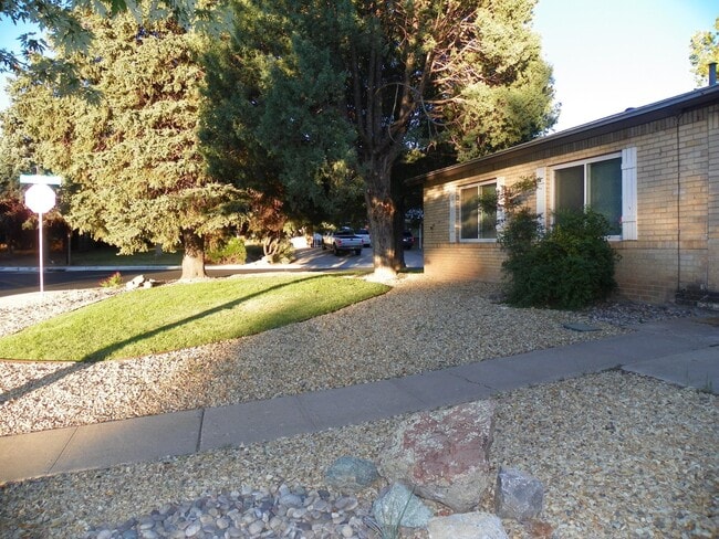 Building Photo - 8522 Flower Pl NE