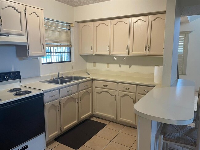 Building Photo - 262 W Calton Rd