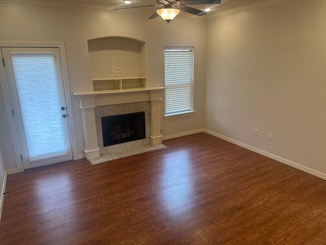 Building Photo - Available for Immediate Move-in!  3 Bedroom, 2 Bathroom, Two-Story Fayetteville Home
