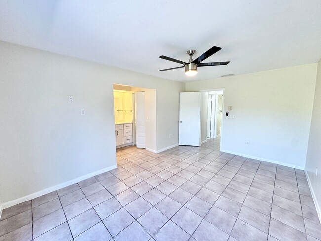 Building Photo - ** GOLDEN GATE ESTATES ** 3 BED / 2 BATH -...