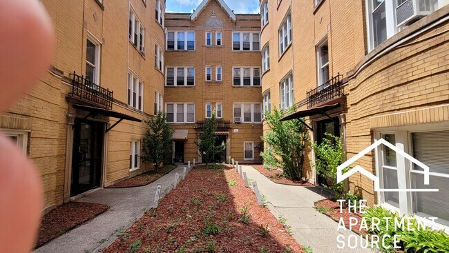 Building Photo - 834 N Massasoit Ave